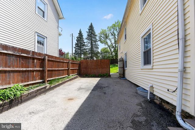 22 W BROAD ST, Malvern, PA 19355