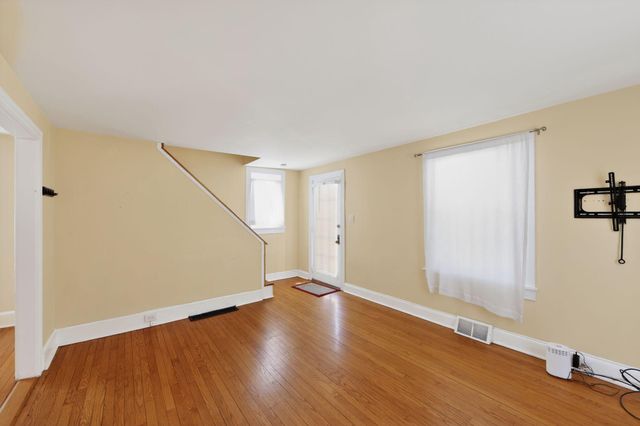 22 W BROAD ST, Malvern, PA 19355