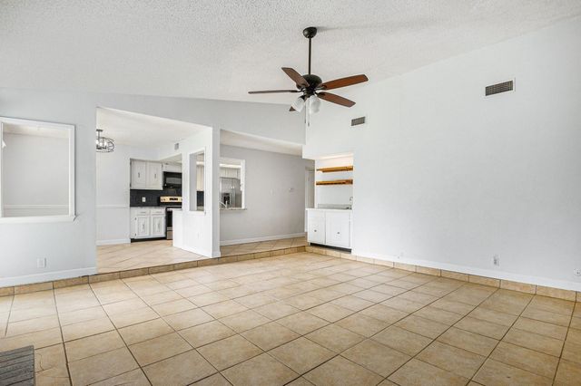 1934 Lost Creek Drive, Arlington, TX 76006