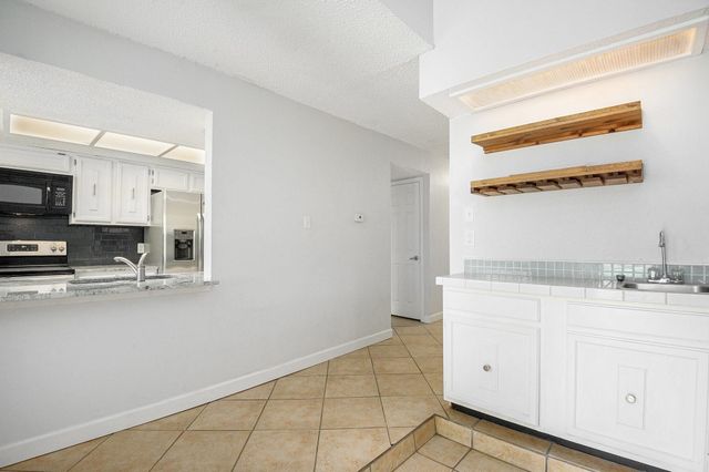 1934 Lost Creek Drive, Arlington, TX 76006