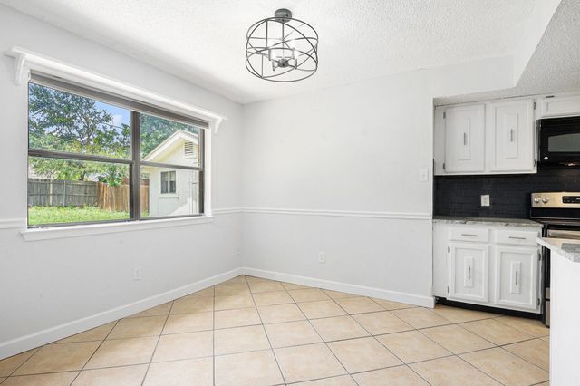 1934 Lost Creek Drive, Arlington, TX 76006