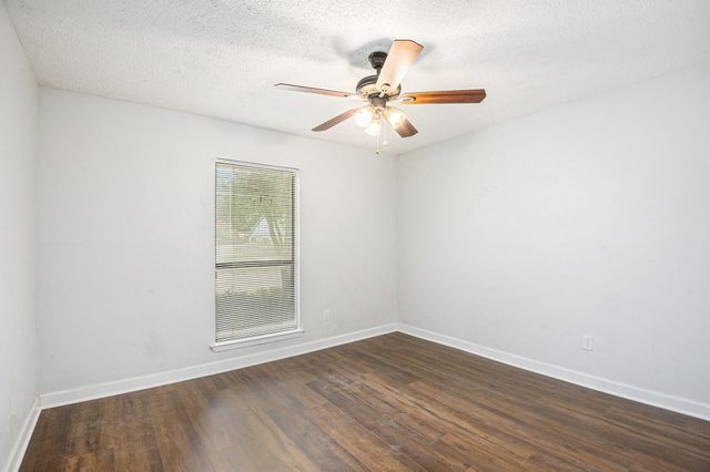 1934 Lost Creek Drive, Arlington, TX 76006