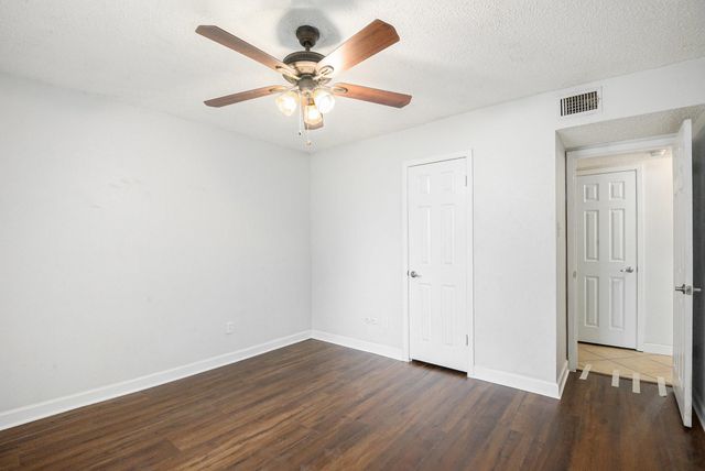 1934 Lost Creek Drive, Arlington, TX 76006