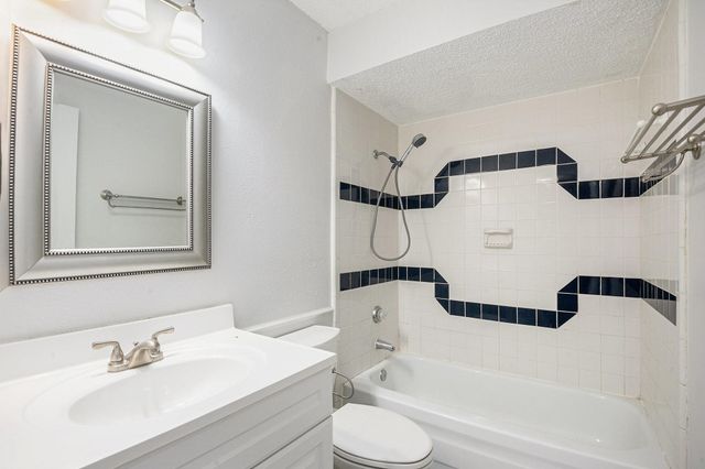 1934 Lost Creek Drive, Arlington, TX 76006