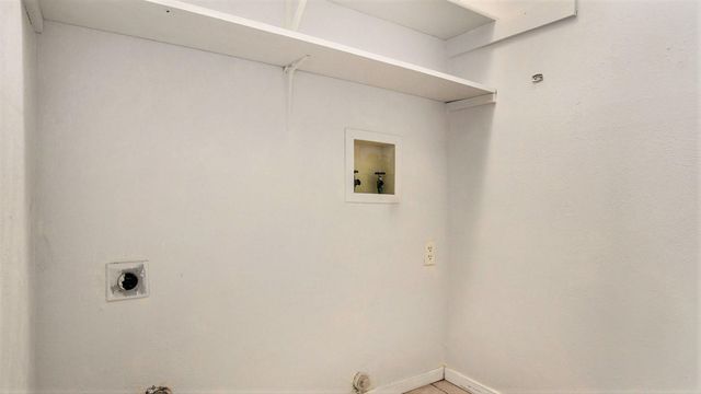 1934 Lost Creek Drive, Arlington, TX 76006