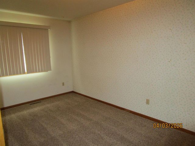 1215 6TH ST SW, Minot, ND 58701
