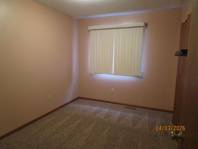 1215 6TH ST SW, Minot, ND 58701