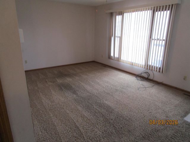 1215 6TH ST SW, Minot, ND 58701
