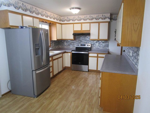 1215 6TH ST SW, Minot, ND 58701