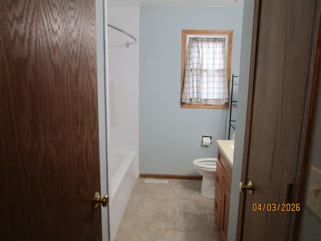 1215 6TH ST SW, Minot, ND 58701