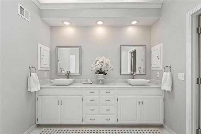 15209 Maple Court, Overland Park, KS 66223