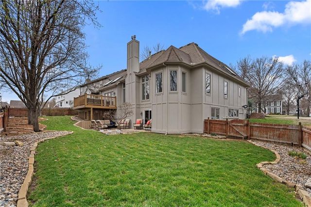 15209 Maple Court, Overland Park, KS 66223