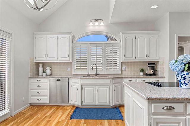 15209 Maple Court, Overland Park, KS 66223