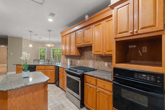 4 Spears Dr., Hattiesburg, MS 39402
