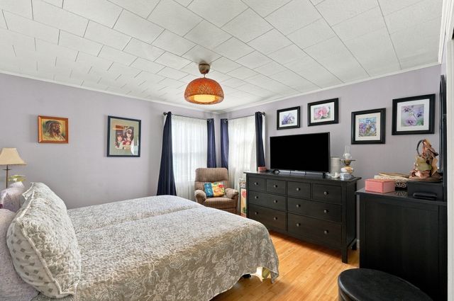 25 Bellevue St, New Bedford, MA 02744