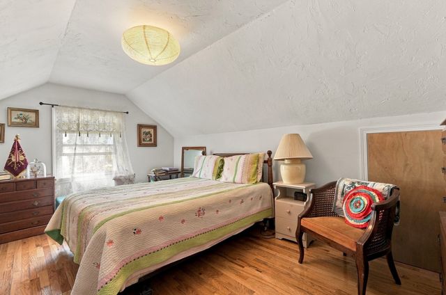 25 Bellevue St, New Bedford, MA 02744