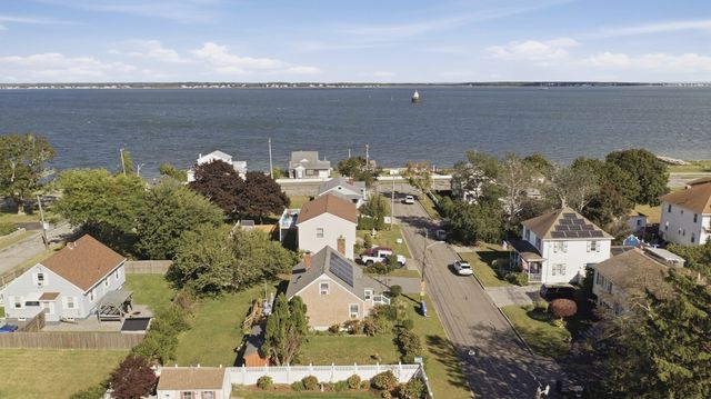 25 Bellevue St, New Bedford, MA 02744