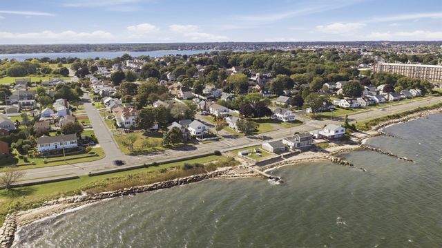 25 Bellevue St, New Bedford, MA 02744