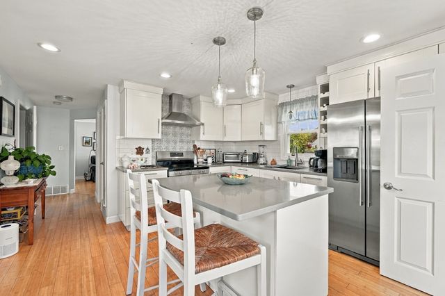 25 Bellevue St, New Bedford, MA 02744