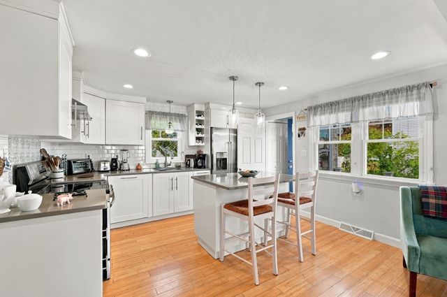 25 Bellevue St, New Bedford, MA 02744