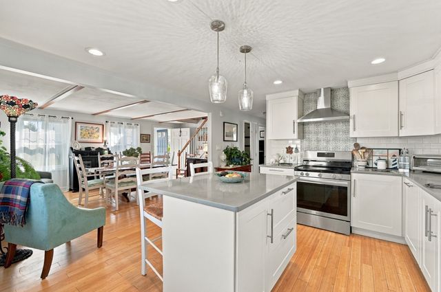 25 Bellevue St, New Bedford, MA 02744