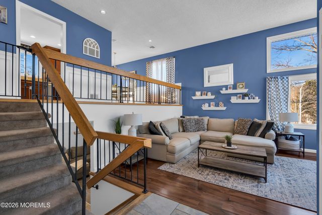 7 Apache Drive, Toms River, NJ 08753