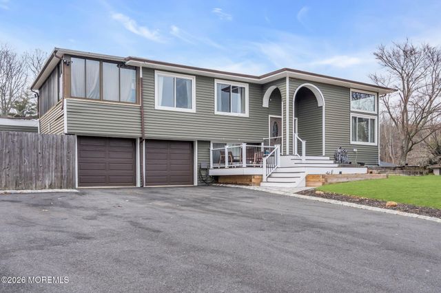 7 Apache Drive, Toms River, NJ 08753