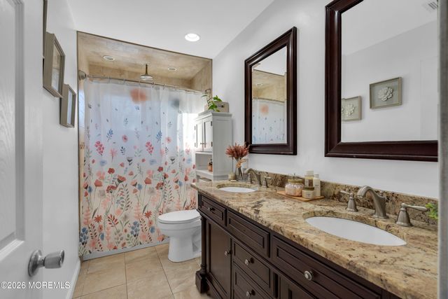 7 Apache Drive, Toms River, NJ 08753