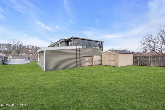 7 Apache Drive, Toms River, NJ 08753