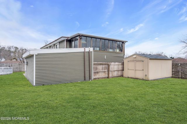 7 Apache Drive, Toms River, NJ 08753