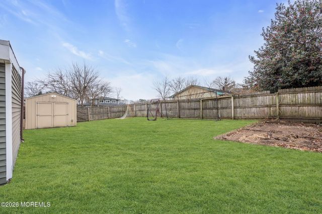 7 Apache Drive, Toms River, NJ 08753