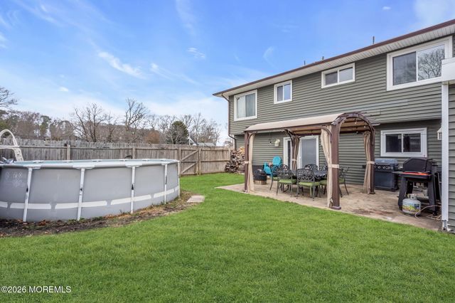 7 Apache Drive, Toms River, NJ 08753