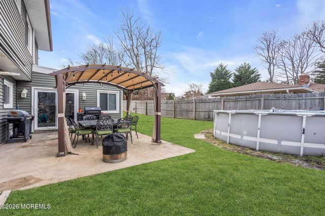 7 Apache Drive, Toms River, NJ 08753