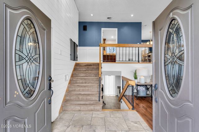 7 Apache Drive, Toms River, NJ 08753