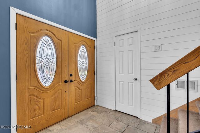 7 Apache Drive, Toms River, NJ 08753