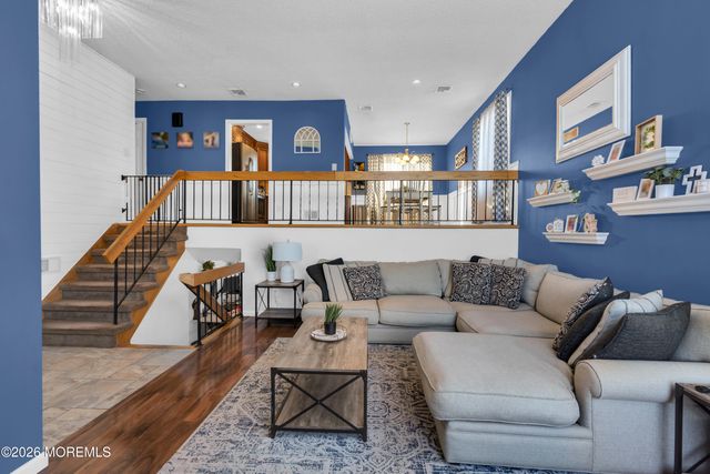 7 Apache Drive, Toms River, NJ 08753