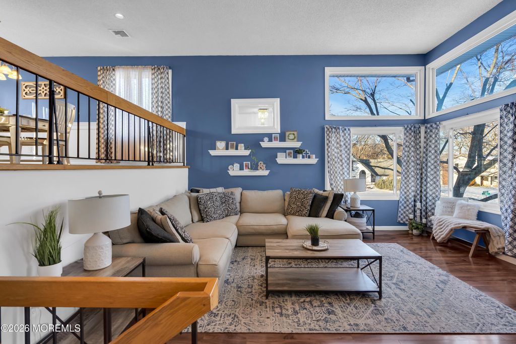 7 Apache Drive, Toms River, NJ 08753