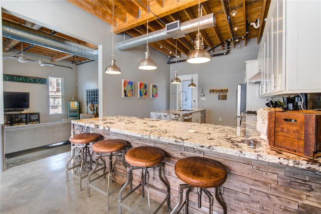 902 E 27th Street, Houston, TX 77009