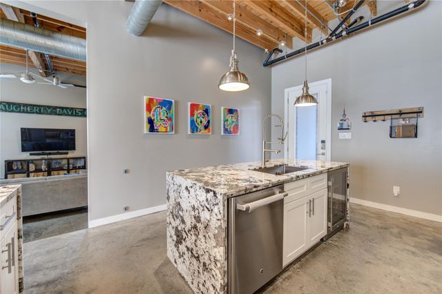 902 E 27th Street, Houston, TX 77009