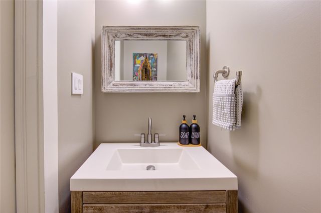 902 E 27th Street, Houston, TX 77009