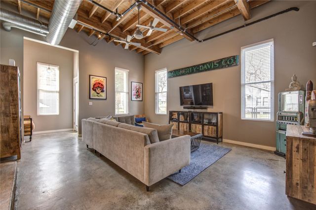 902 E 27th Street, Houston, TX 77009