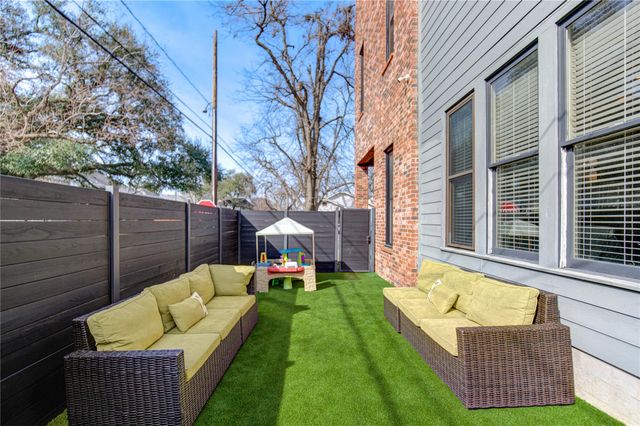 902 E 27th Street, Houston, TX 77009