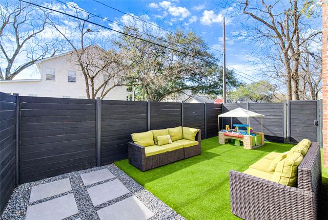 902 E 27th Street, Houston, TX 77009