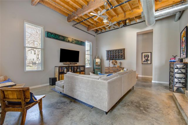 902 E 27th Street, Houston, TX 77009