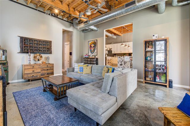 902 E 27th Street, Houston, TX 77009