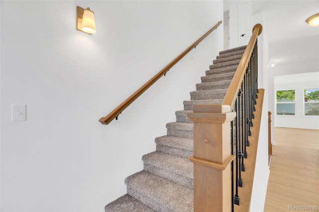 36293 Monroe, Westland, MI 48186