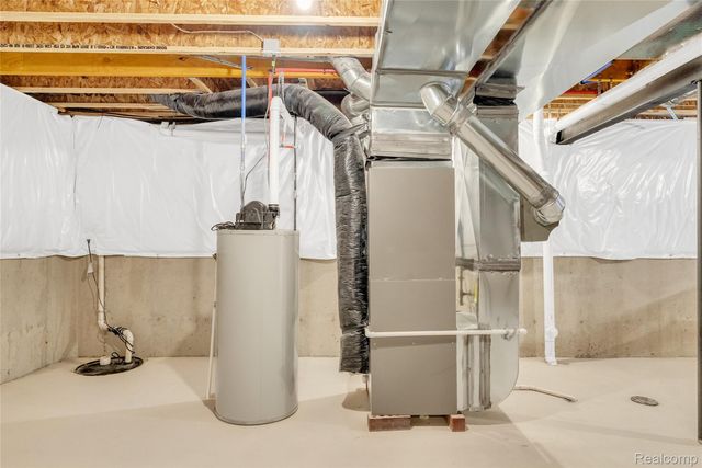 36293 Monroe, Westland, MI 48186