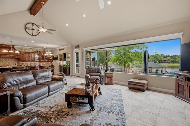114 Blackfoot Trail, Lake Kiowa, TX 76240