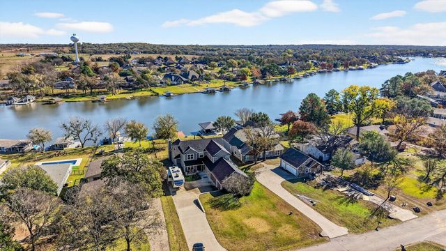 114 Blackfoot Trail, Lake Kiowa, TX 76240
