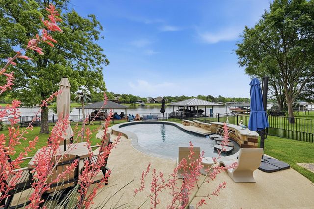 114 Blackfoot Trail, Lake Kiowa, TX 76240